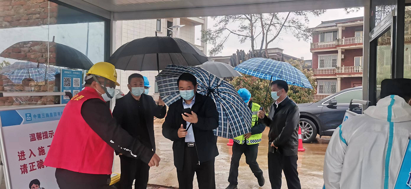 集团公司党委委员、副总司理罗辉赴西二环高速项目检查疫情防控及项目推进事情