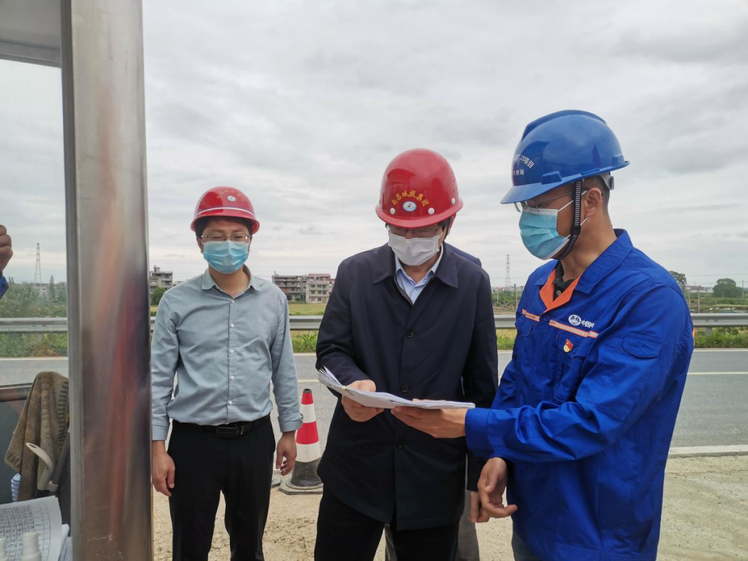 集团党委委员、纪委书记何志敏赴西二环高速项目检查疫情防控事情